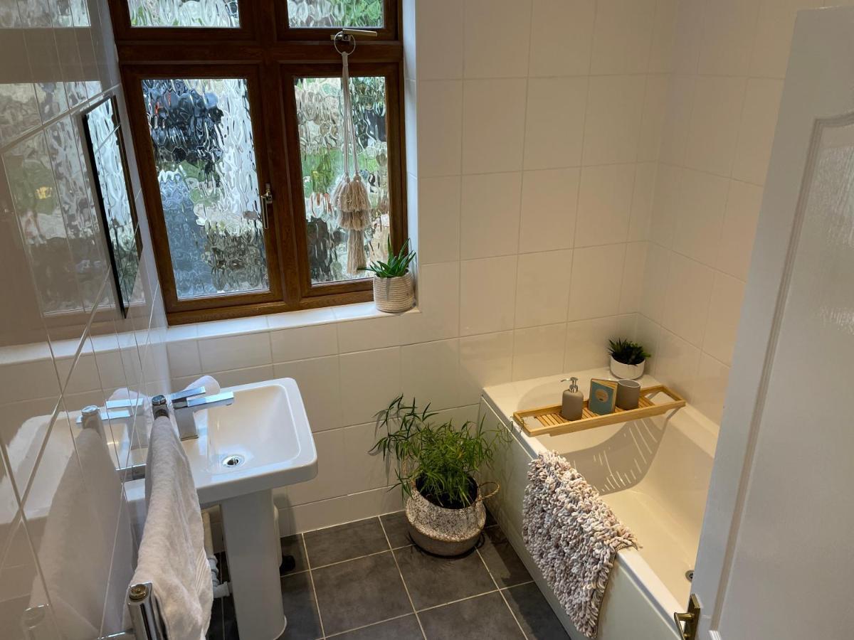 3 Bed Ground Floor Apartment - Hot Tub Optional Upgrade Hythe  Exterior photo